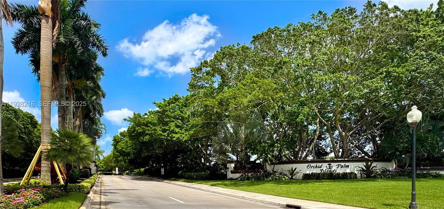 For Sale: $1,600,000 (5 beds, 3 baths, 3202 Square Feet)