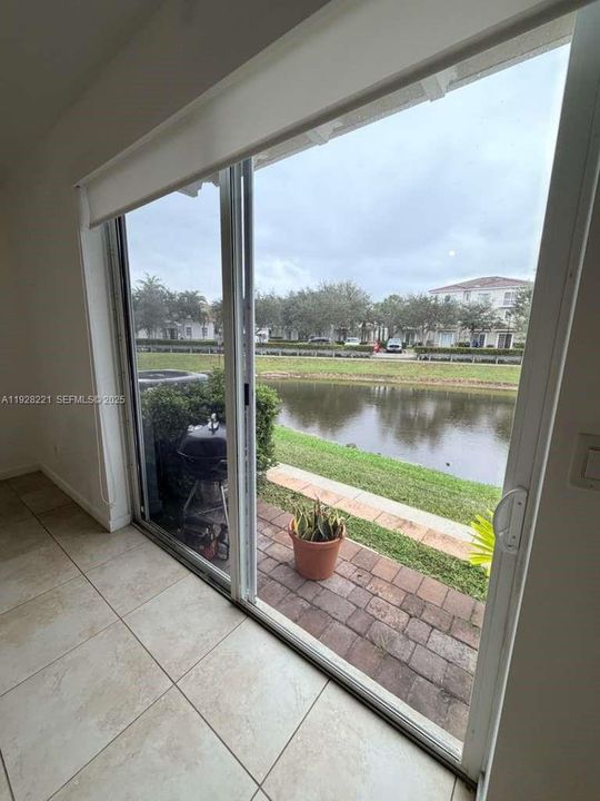 For Rent: $3,100 (3 beds, 2 baths, 1720 Square Feet)