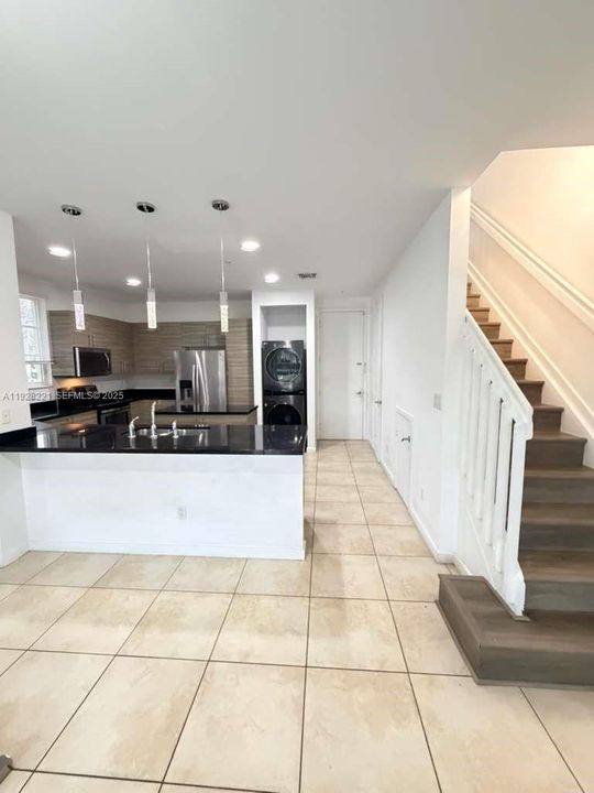 For Rent: $3,100 (3 beds, 2 baths, 1720 Square Feet)