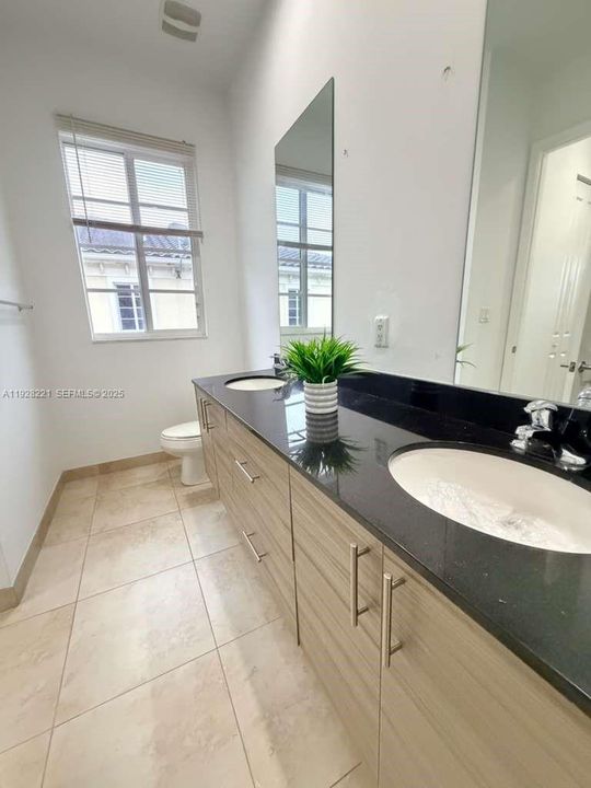 For Rent: $3,100 (3 beds, 2 baths, 1720 Square Feet)