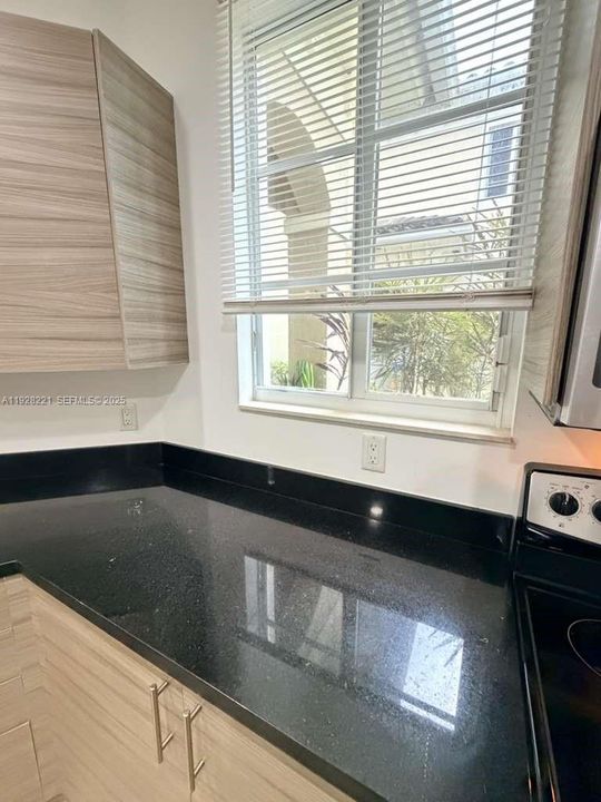 For Rent: $3,100 (3 beds, 2 baths, 1720 Square Feet)