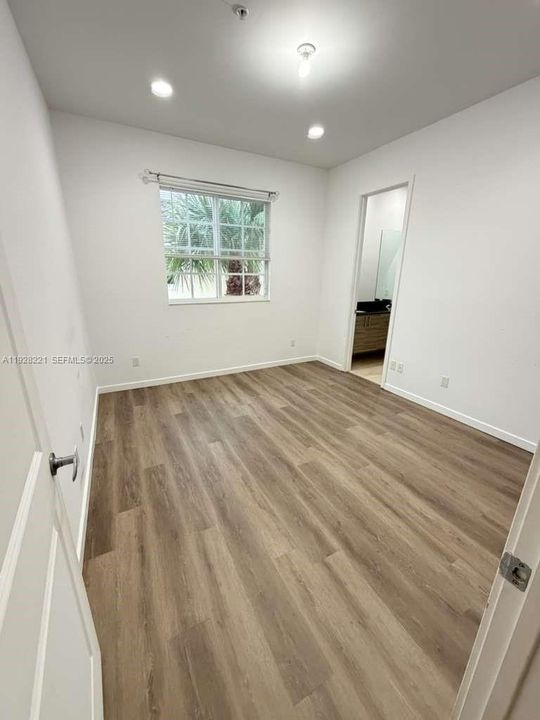 For Rent: $3,100 (3 beds, 2 baths, 1720 Square Feet)