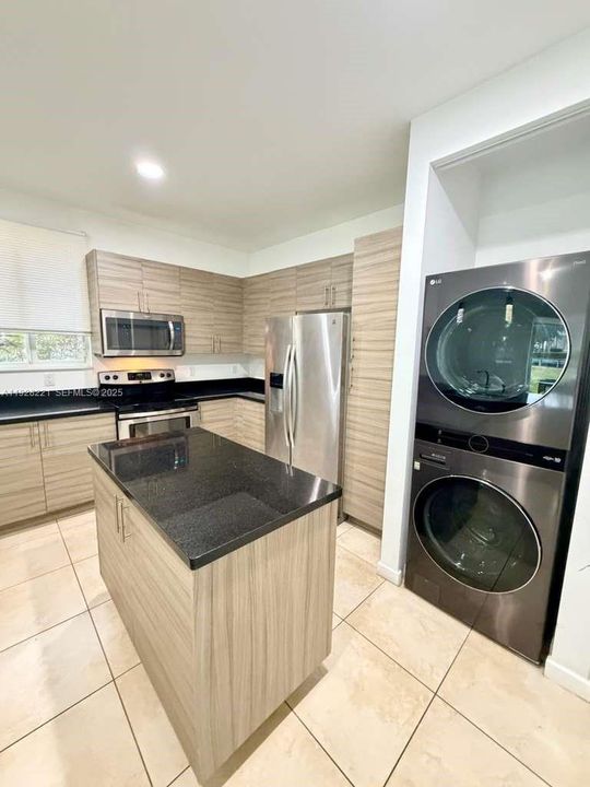 For Rent: $3,100 (3 beds, 2 baths, 1720 Square Feet)