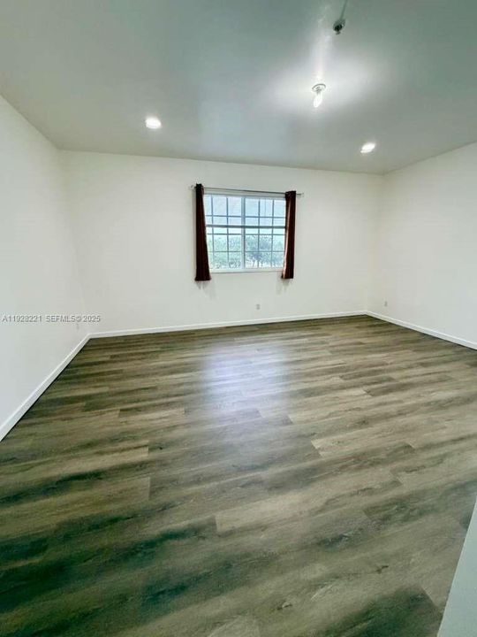 For Rent: $3,100 (3 beds, 2 baths, 1720 Square Feet)