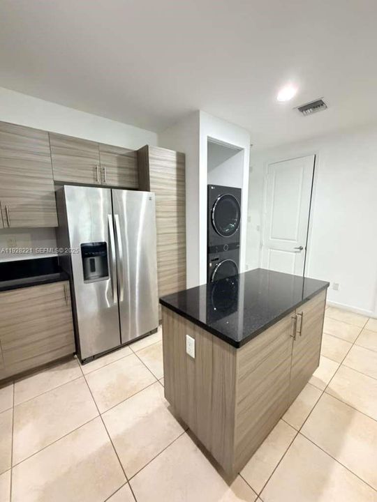 For Rent: $3,100 (3 beds, 2 baths, 1720 Square Feet)