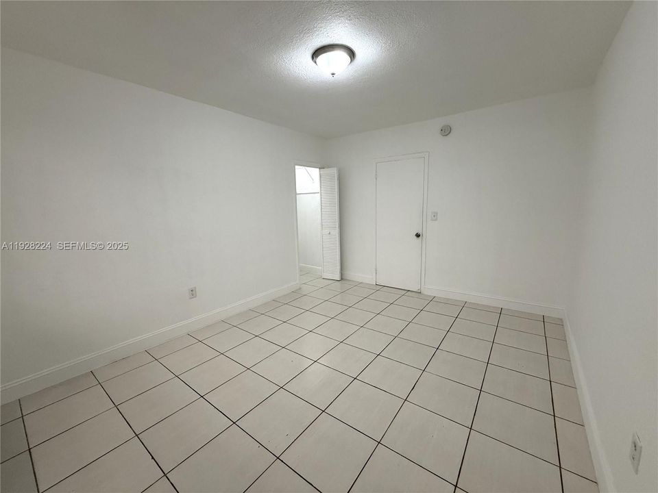For Rent: $1,900 (1 beds, 1 baths, 678 Square Feet)