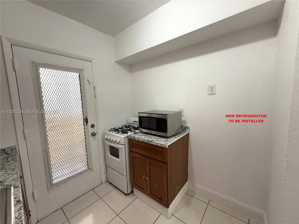 For Rent: $1,900 (1 beds, 1 baths, 678 Square Feet)