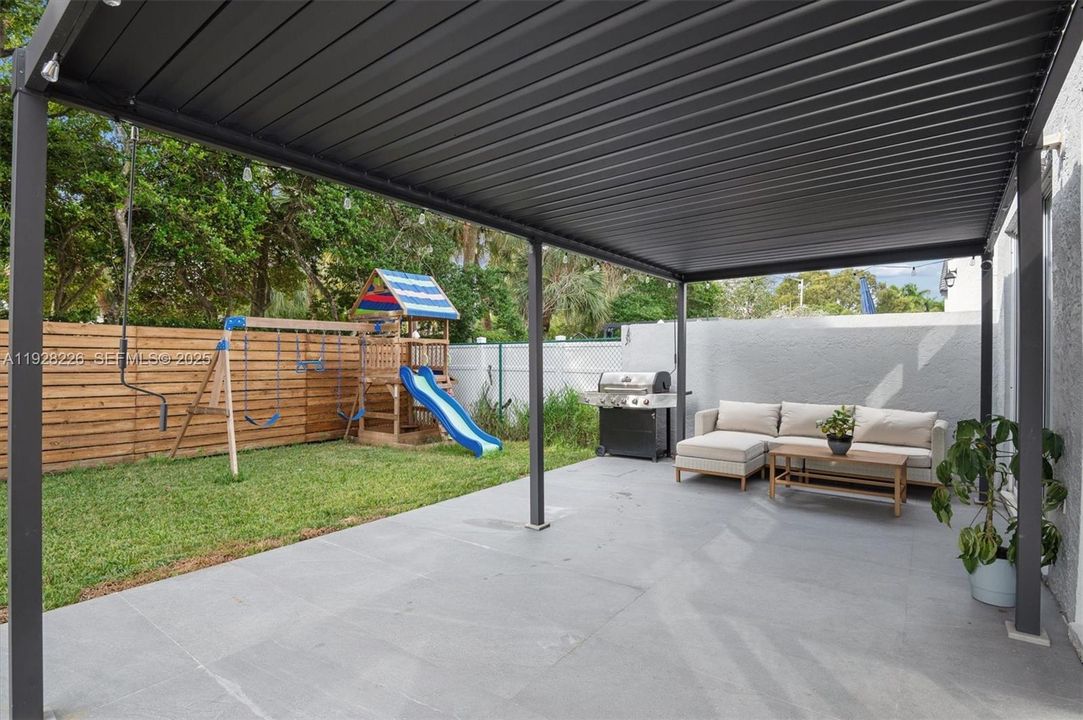 For Sale: $795,000 (4 beds, 3 baths, 2740 Square Feet)