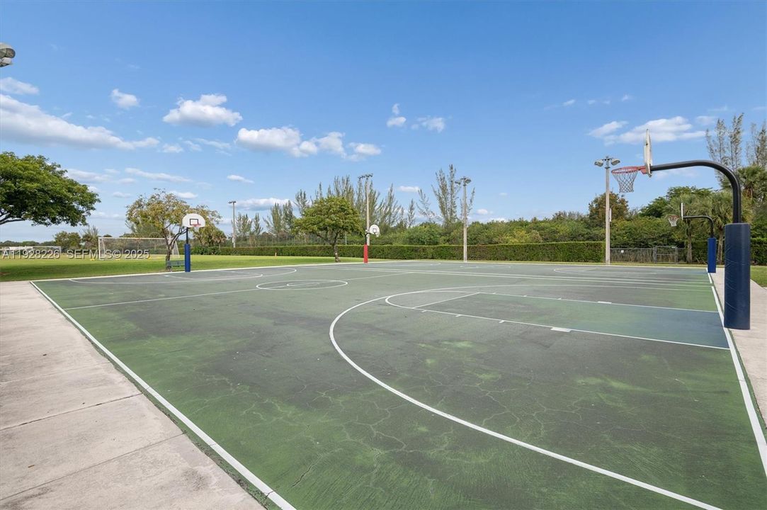 For Sale: $795,000 (4 beds, 3 baths, 2740 Square Feet)