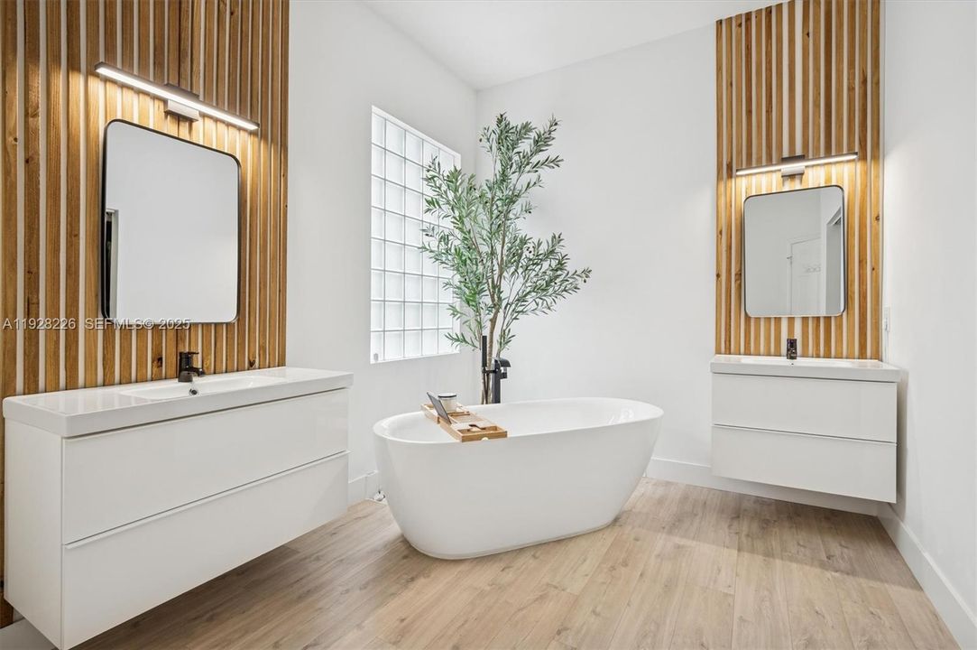 For Sale: $795,000 (4 beds, 3 baths, 2740 Square Feet)