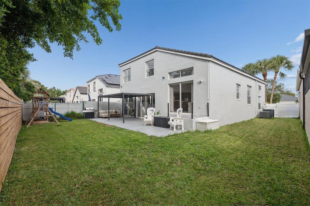 For Sale: $795,000 (4 beds, 3 baths, 2740 Square Feet)