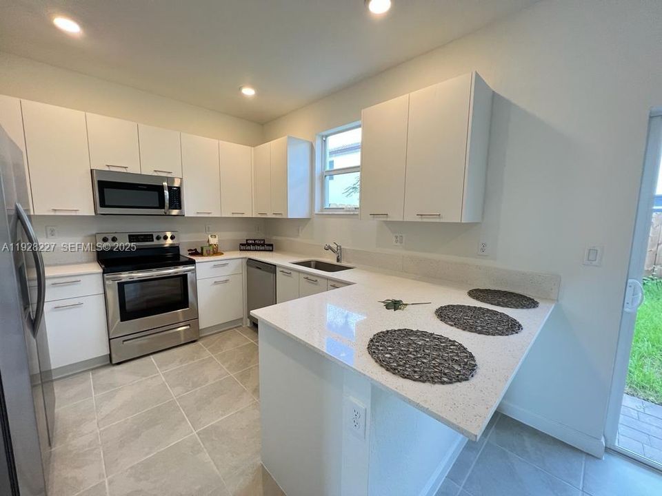 В аренду: $3,200 (3 спален, 2 ванн, 1443 Квадратных фут)