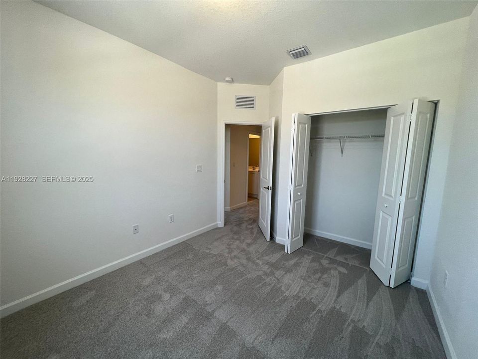 В аренду: $3,200 (3 спален, 2 ванн, 1443 Квадратных фут)