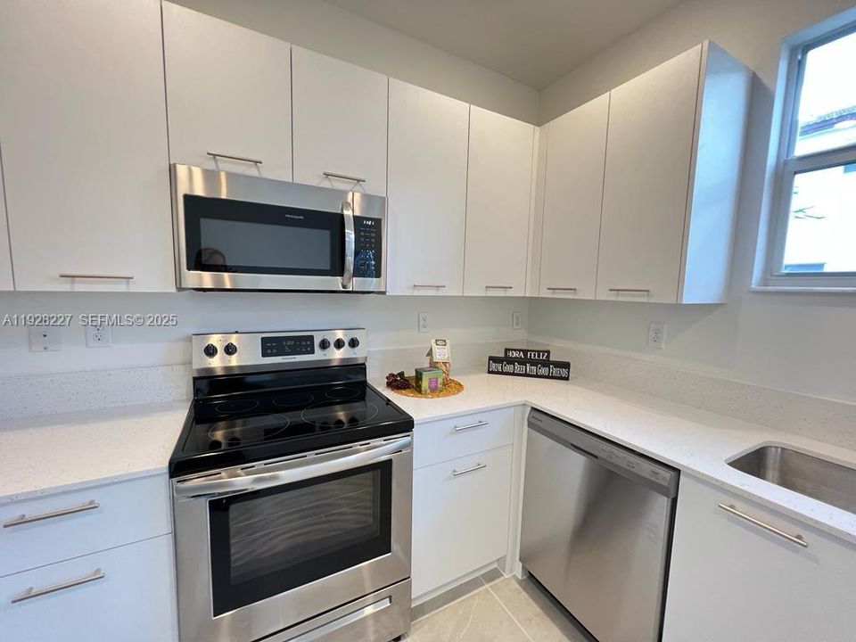 В аренду: $3,200 (3 спален, 2 ванн, 1443 Квадратных фут)