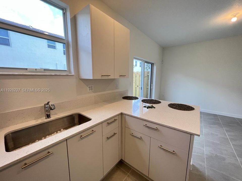 В аренду: $3,200 (3 спален, 2 ванн, 1443 Квадратных фут)