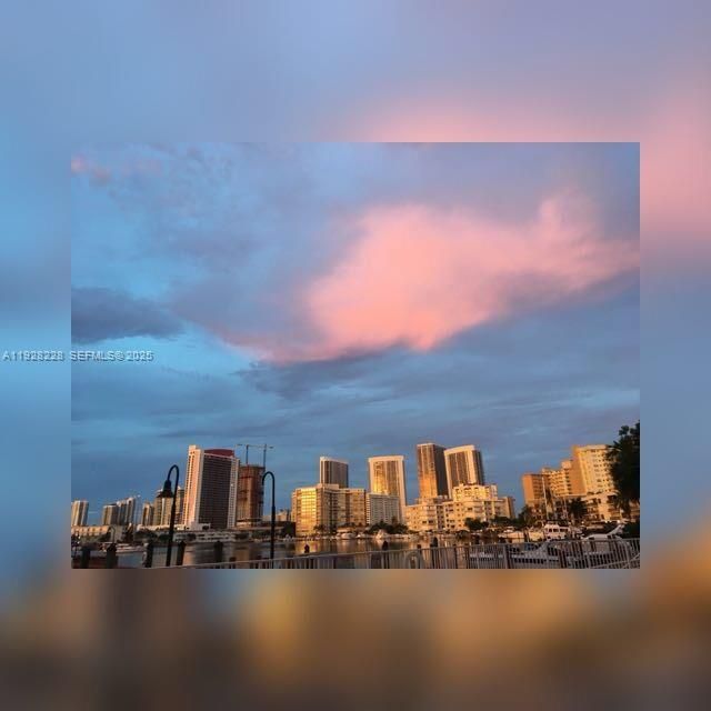 На продажу: $330,000 (2 спален, 2 ванн, 1030 Квадратных фут)