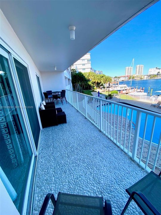 На продажу: $330,000 (2 спален, 2 ванн, 1030 Квадратных фут)