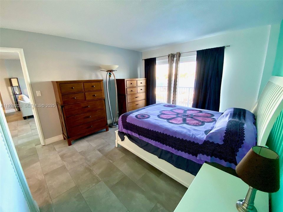 На продажу: $330,000 (2 спален, 2 ванн, 1030 Квадратных фут)