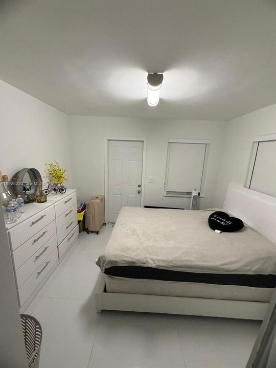 En Venta: $695,900 (4 camas, 2 baños, 1337 Pies cuadrados)