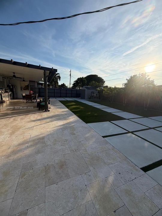 En Venta: $695,900 (4 camas, 2 baños, 1337 Pies cuadrados)