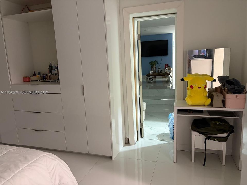 En Venta: $695,900 (4 camas, 2 baños, 1337 Pies cuadrados)