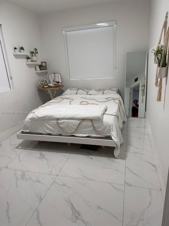 En Venta: $695,900 (4 camas, 2 baños, 1337 Pies cuadrados)