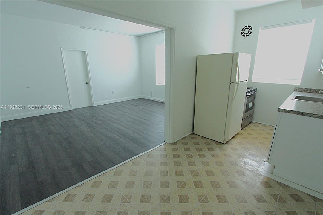 出租: $1,725 (1 贝兹, 1 浴室, 0 平方英尺)