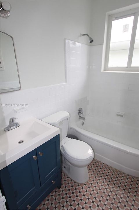 出租: $1,725 (1 贝兹, 1 浴室, 0 平方英尺)