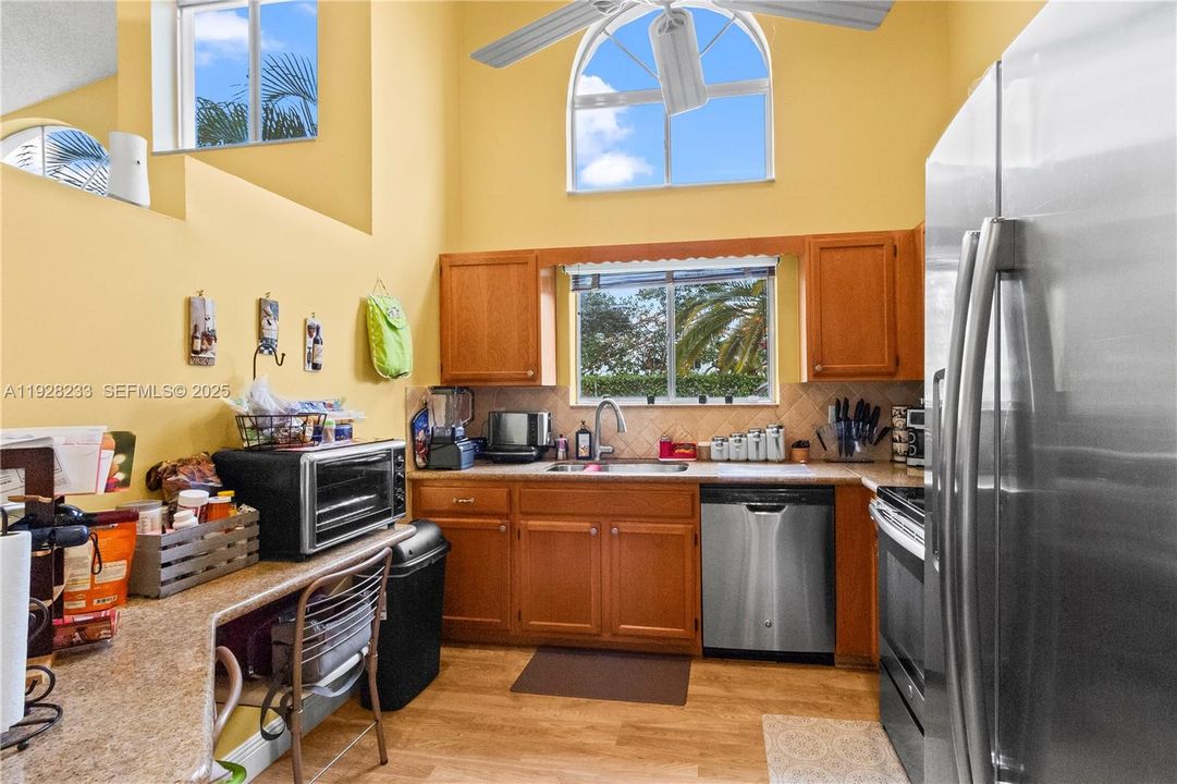 For Sale: $385,000 (3 beds, 2 baths, 1395 Square Feet)