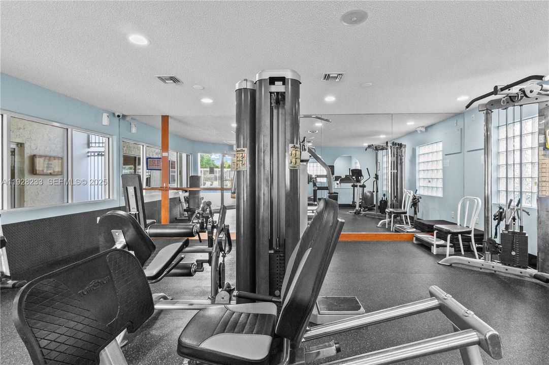 For Sale: $385,000 (3 beds, 2 baths, 1395 Square Feet)