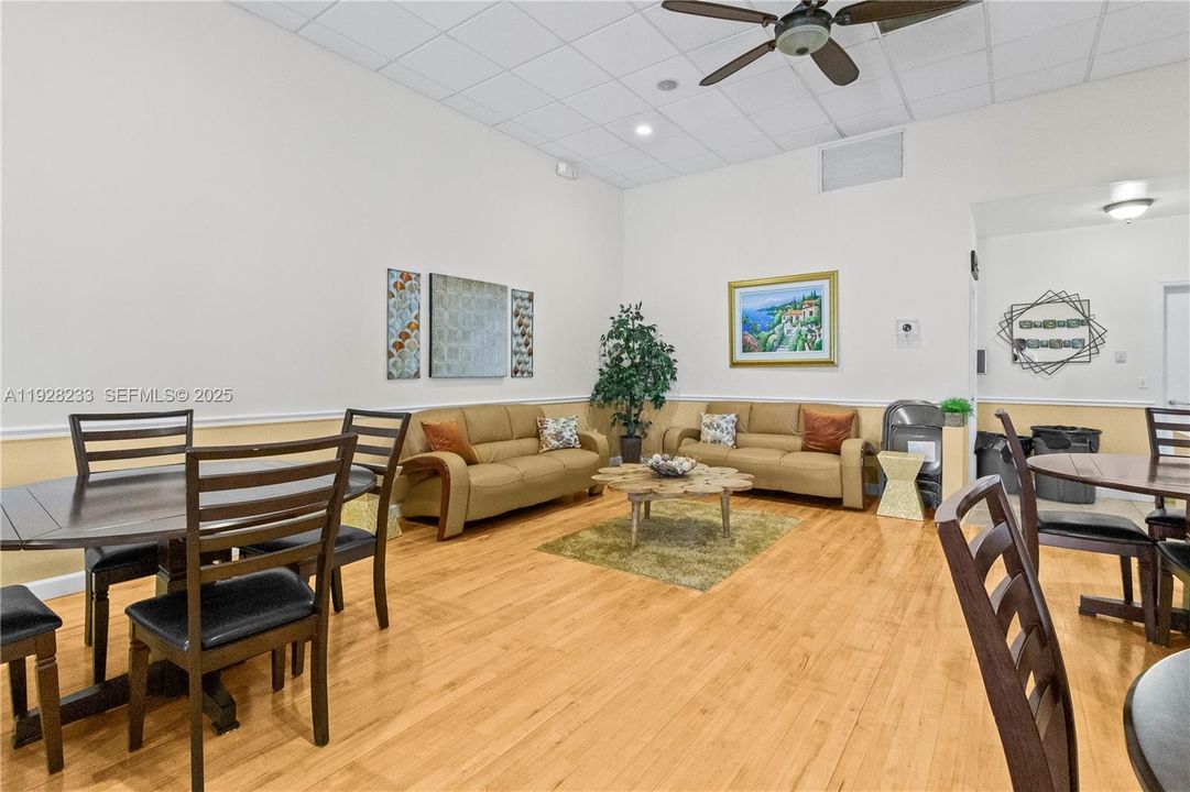 For Sale: $385,000 (3 beds, 2 baths, 1395 Square Feet)