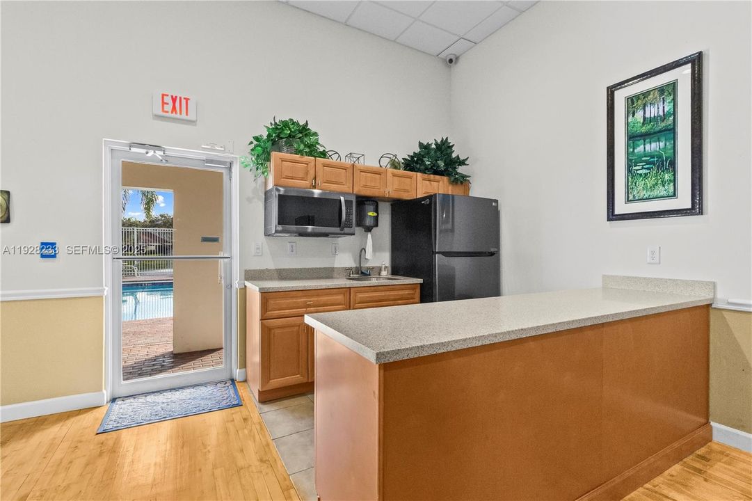 For Sale: $385,000 (3 beds, 2 baths, 1395 Square Feet)