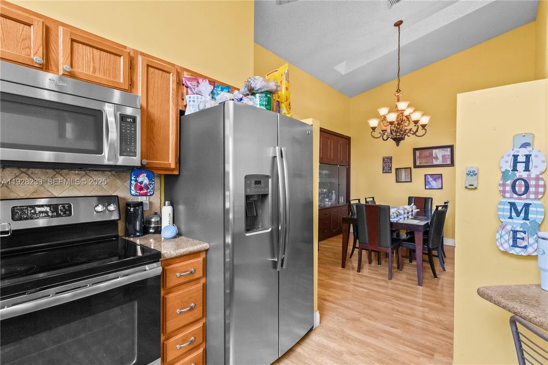 For Sale: $385,000 (3 beds, 2 baths, 1395 Square Feet)