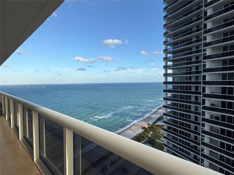 For Sale: $1,050,000 (2 beds, 2 baths, 1458 Square Feet)