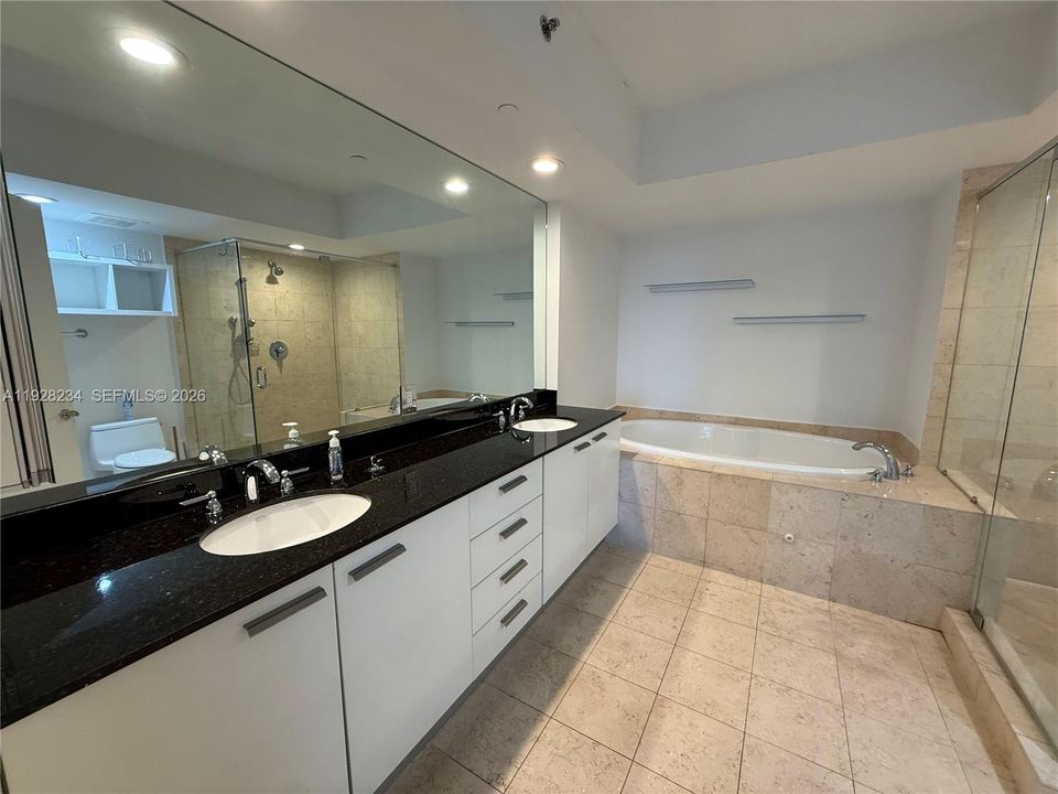 For Sale: $1,050,000 (2 beds, 2 baths, 1458 Square Feet)