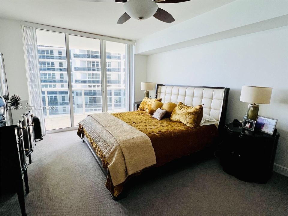 For Sale: $1,050,000 (2 beds, 2 baths, 1458 Square Feet)
