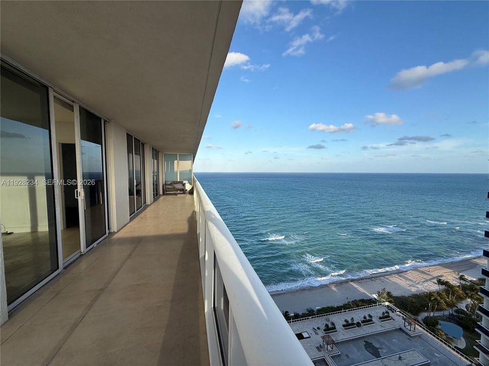 For Sale: $1,050,000 (2 beds, 2 baths, 1458 Square Feet)
