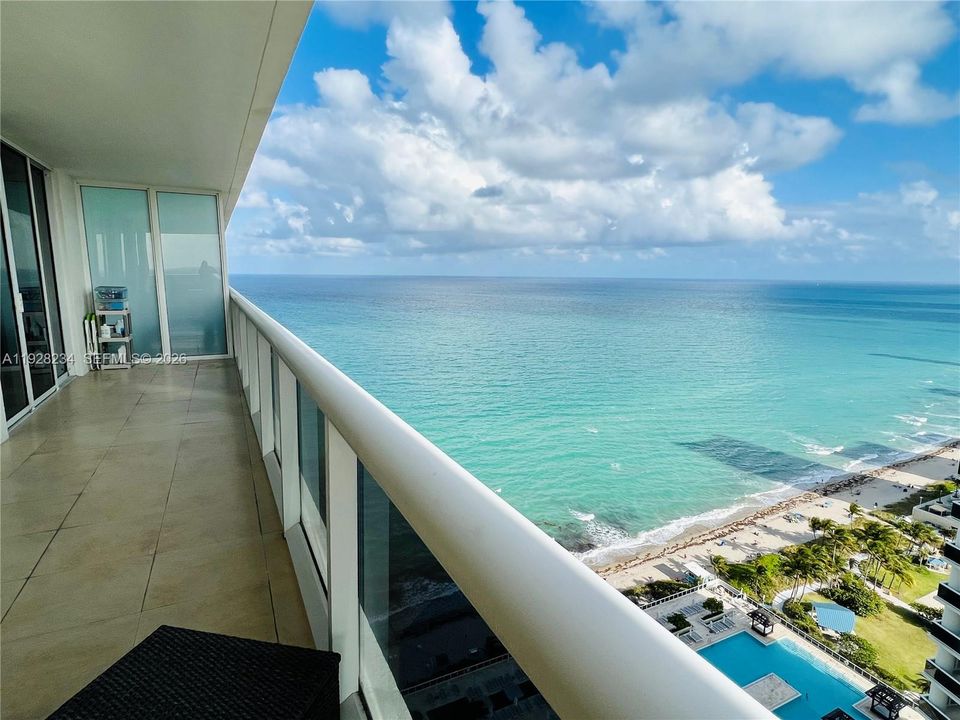 For Sale: $1,050,000 (2 beds, 2 baths, 1458 Square Feet)