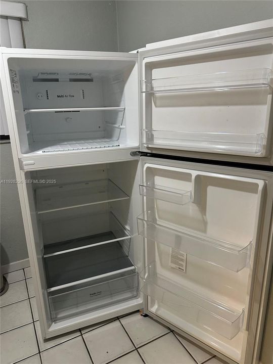BIG  AND CLEAN REFRIGERATOR