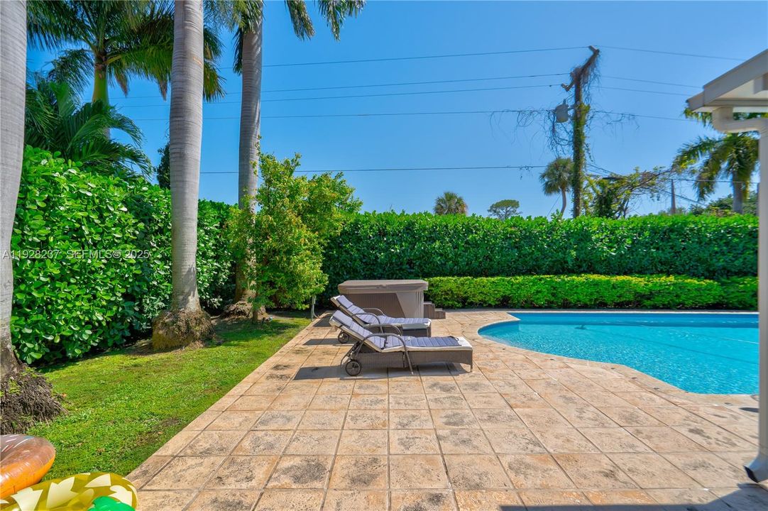 For Rent: $6,000 (5 beds, 4 baths, 2805 Square Feet)