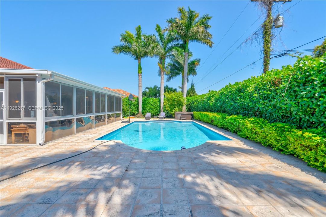 For Rent: $6,000 (5 beds, 4 baths, 2805 Square Feet)