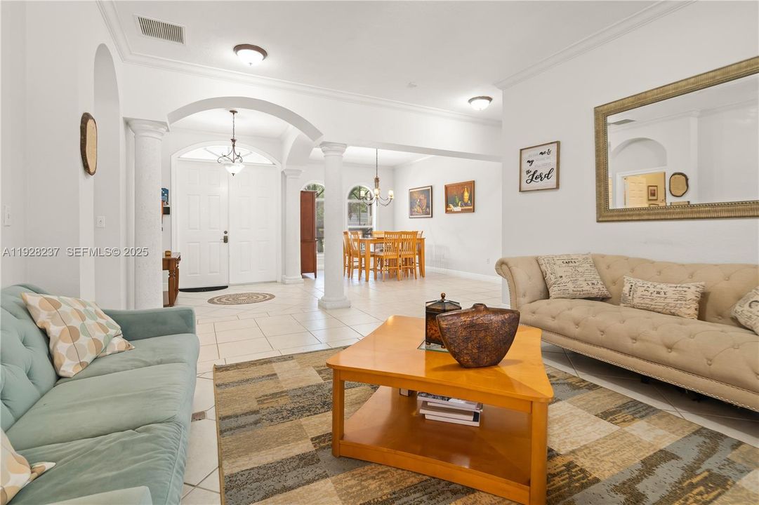 For Rent: $6,000 (5 beds, 4 baths, 2805 Square Feet)