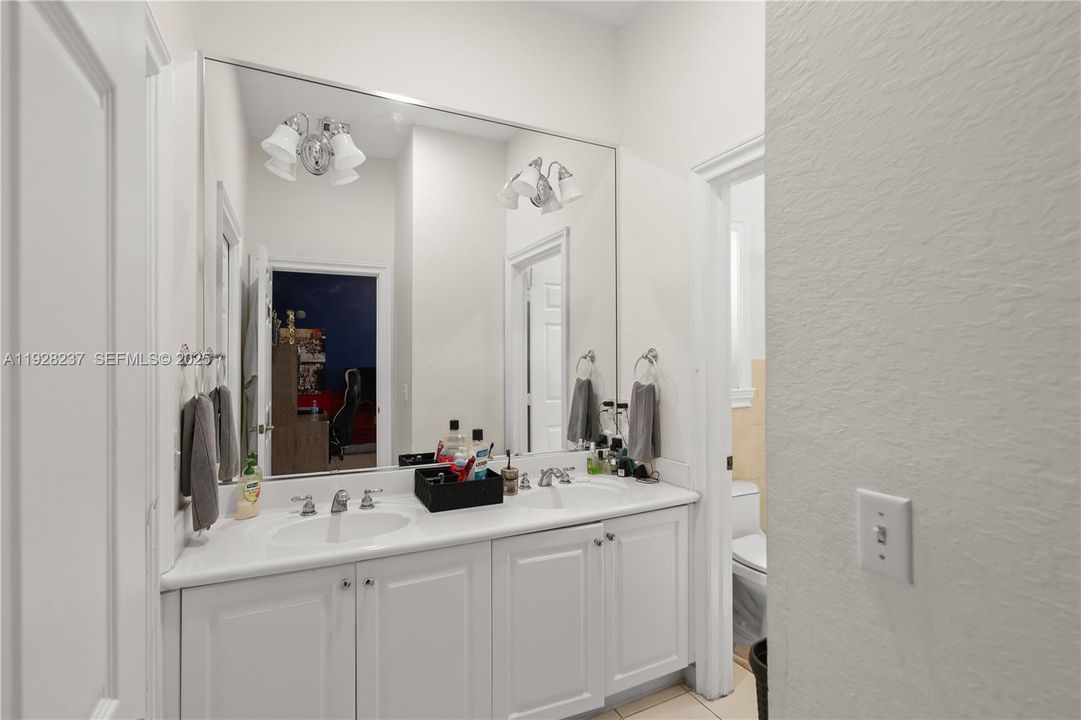 For Rent: $6,000 (5 beds, 4 baths, 2805 Square Feet)