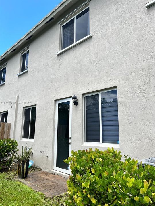 В аренду: $3,500 (4 спален, 3 ванн, 1602 Квадратных фут)