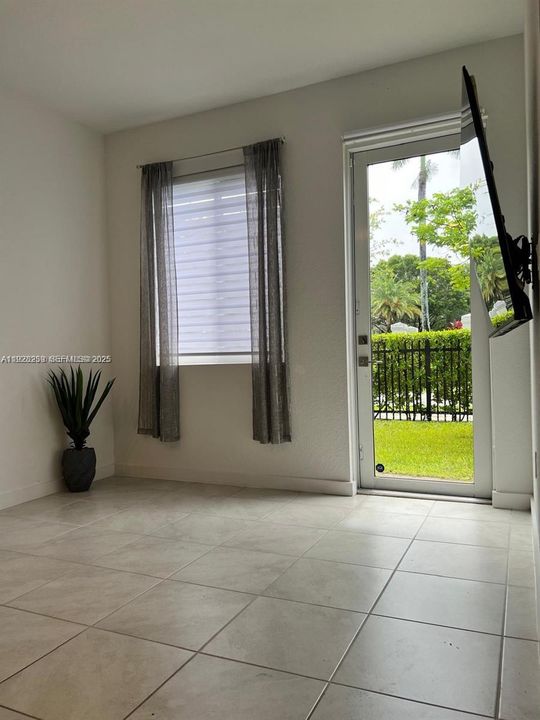 В аренду: $3,500 (4 спален, 3 ванн, 1602 Квадратных фут)