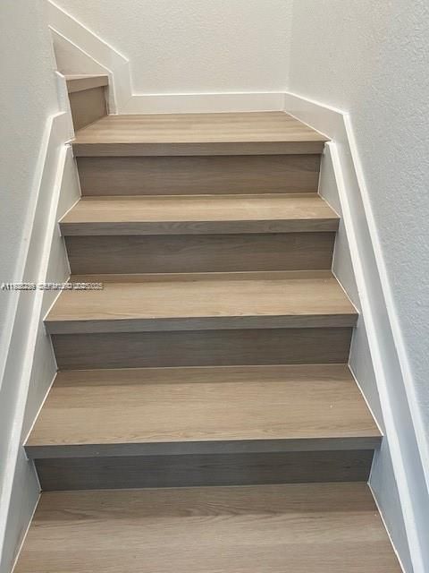 В аренду: $3,500 (4 спален, 3 ванн, 1602 Квадратных фут)