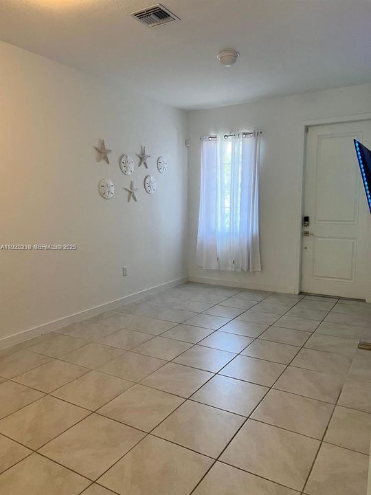 В аренду: $3,500 (4 спален, 3 ванн, 1602 Квадратных фут)