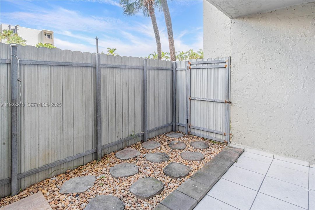 В аренду: $1,800 (1 спален, 1 ванн, 760 Квадратных фут)