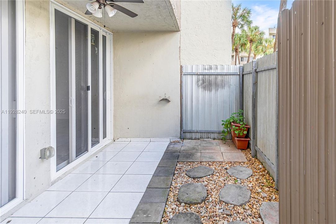 В аренду: $1,800 (1 спален, 1 ванн, 760 Квадратных фут)