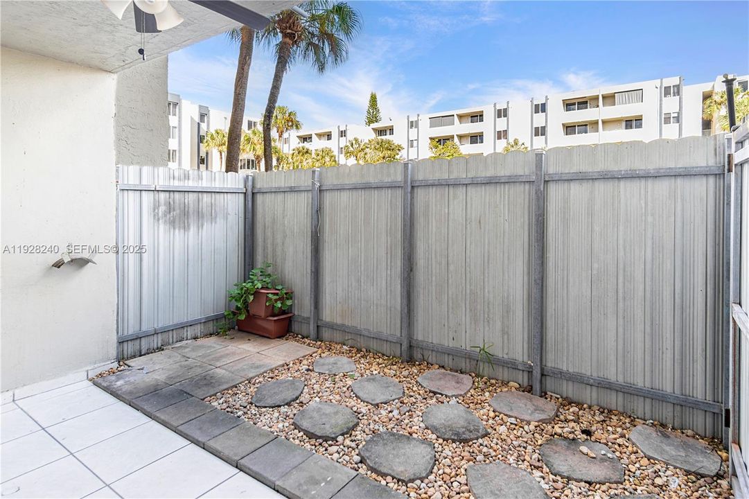 В аренду: $1,800 (1 спален, 1 ванн, 760 Квадратных фут)